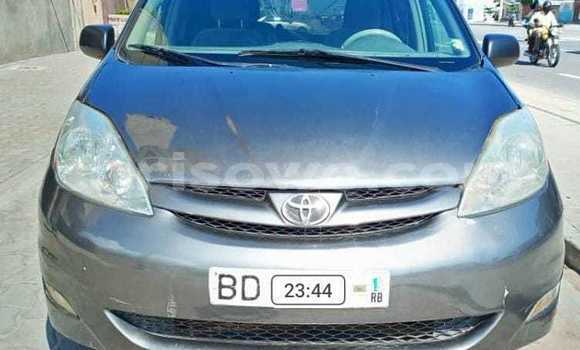 Acheter Occasion Voiture Toyota Sienna Beige à Cotonou, Benin