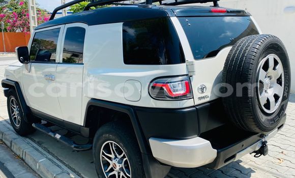Acheter Occasion Voiture Toyota FJ Cruiser Blanc à Cotonou, Benin Acheter Occasion Voiture Toyota FJ Cruiser Blanc à Cotonou, Benin