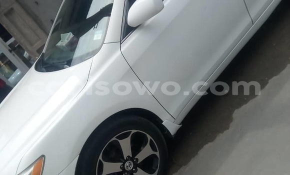 Ra Àlòkù Toyota Camry funfun Ọkọ̀ in Cotonou ni Benin Ra Àlòkù Toyota Camry funfun Ọkọ̀ in Cotonou ni Benin