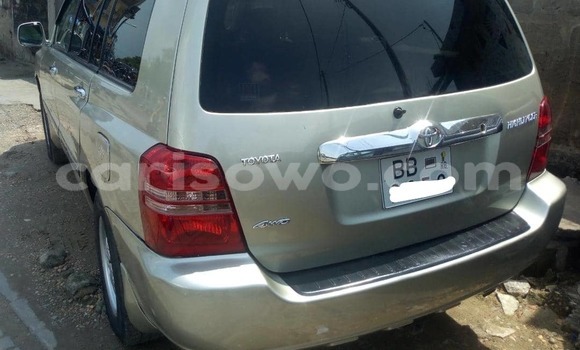 Sayi Na hannu Toyota Highlander Azurfa Mota in Cotonou a Benin