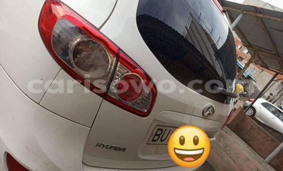 Ra Àlòkù Hyundai Santa Fe funfun Ọkọ̀ in Cotonou ni Benin Ra Àlòkù Hyundai Santa Fe funfun Ọkọ̀ in Cotonou ni Benin