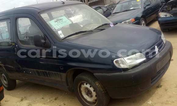 Acheter Occasion Voiture Renault Kangoo Bleu à Porto Novo, Benin Acheter Occasion Voiture Renault Kangoo Bleu à Porto Novo, Benin