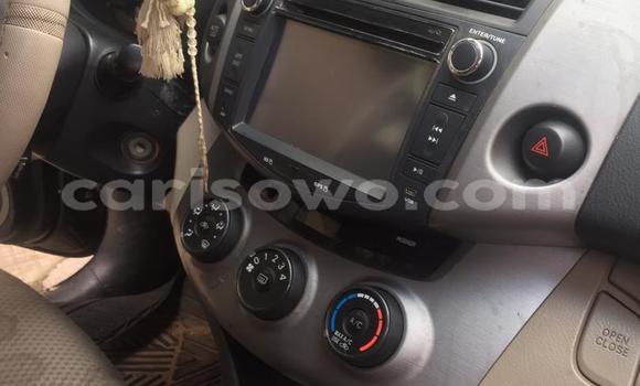 Ra Àlòkù Toyota RAV4 Black Ọkọ̀ in Cotonou ni Benin Ra Àlòkù Toyota RAV4 Black Ọkọ̀ in Cotonou ni Benin