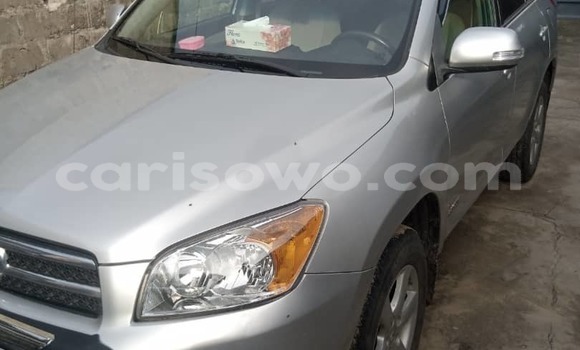 Ra Àlòkù Toyota RAV4 Silver Ọkọ̀ in Cotonou ni Benin Ra Àlòkù Toyota RAV4 Silver Ọkọ̀ in Cotonou ni Benin