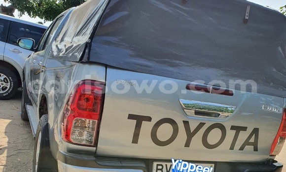 Buy Used Toyota Hilux Silver Car in Abomey Calavi in Benign
