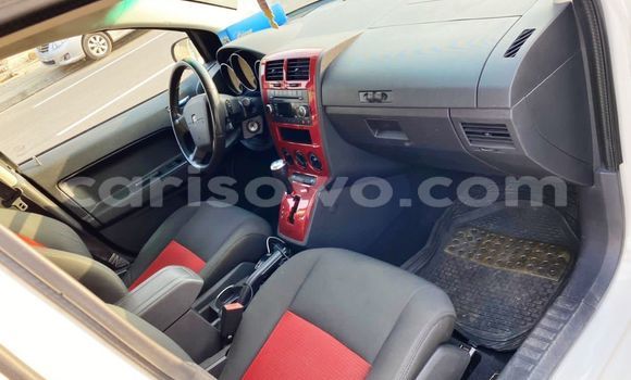 Ra Àlòkù Dodge Caliber funfun Ọkọ̀ in Cotonou ni Benin Ra Àlòkù Dodge Caliber funfun Ọkọ̀ in Cotonou ni Benin