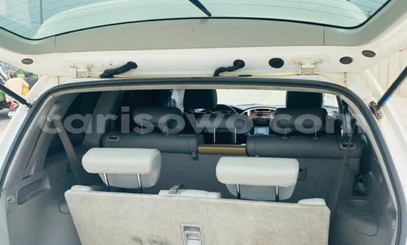 Sayi Na hannu Toyota Highlander White Mota in Cotonou a Benin Sayi Na hannu Toyota Highlander White Mota in Cotonou a Benin