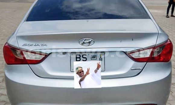 Sayi Na hannu Toyota Avalon Azurfa Mota in Cotonou a Benin