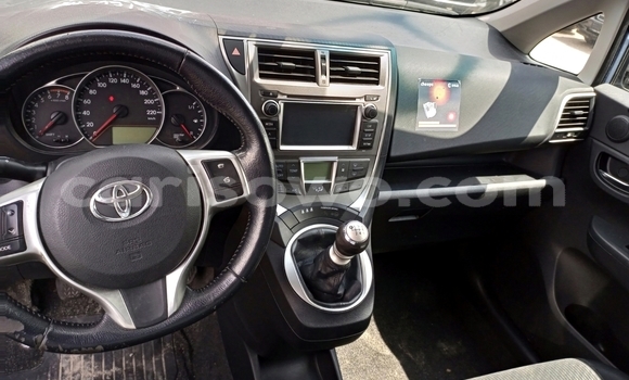 Sayi Na hannu Toyota Corolla Verso Blue Mota in Cotonou a Benin Sayi Na hannu Toyota Corolla Verso Blue Mota in Cotonou a Benin