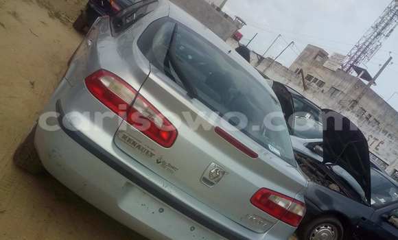 Acheter Neuf Voiture Renault Laguna Gris à Savalou, Benin Acheter Neuf Voiture Renault Laguna Gris à Savalou, Benin