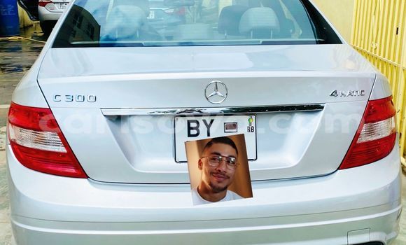 Ra Àlòkù Mercedes-Benz 300–Series Silver Ọkọ̀ in Cotonou ni Benin Ra Àlòkù Mercedes-Benz 300–Series Silver Ọkọ̀ in Cotonou ni Benin