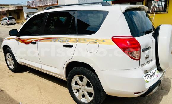 Buy Used Toyota RAV4 White Car in Abomey Calavi in Benign Buy Used Toyota RAV4 White Car in Abomey Calavi in Benign