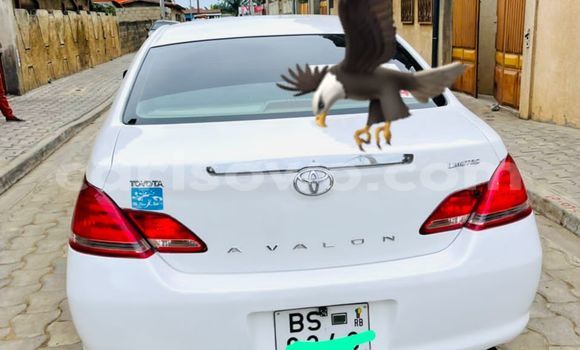 Buy Used Toyota Avalon White Car in Cotonou in Benign Buy Used Toyota Avalon White Car in Cotonou in Benign