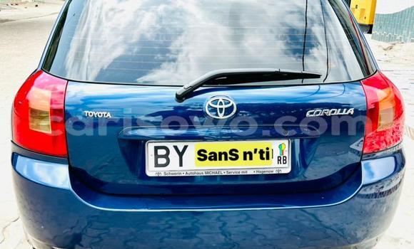 Sayi Na hannu Toyota Corolla Blue Mota in Cotonou a Benin