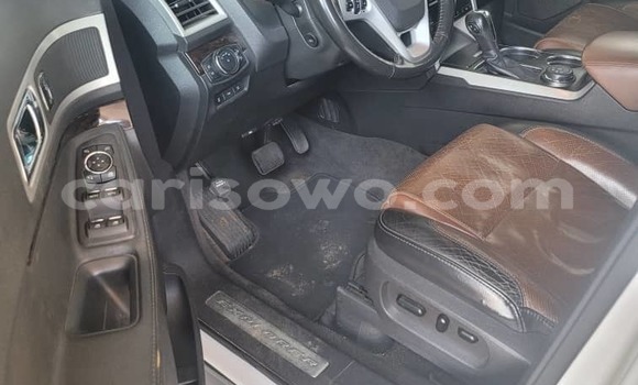 Acheter Occasion Voiture Ford Explorer Blanc à Cotonou, Benin Acheter Occasion Voiture Ford Explorer Blanc à Cotonou, Benin