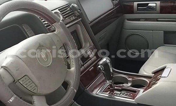 Acheter Occasion Voiture Lincoln Navigator Gris à Cotonou, Benin Acheter Occasion Voiture Lincoln Navigator Gris à Cotonou, Benin
