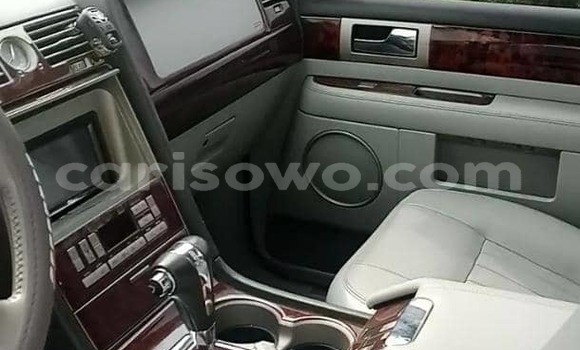 Acheter Occasion Voiture Lincoln Navigator Gris à Cotonou, Benin Acheter Occasion Voiture Lincoln Navigator Gris à Cotonou, Benin