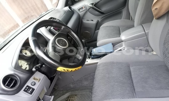 Ra Àlòkù Toyota RAV4 funfun Ọkọ̀ in Cotonou ni Benin Ra Àlòkù Toyota RAV4 funfun Ọkọ̀ in Cotonou ni Benin