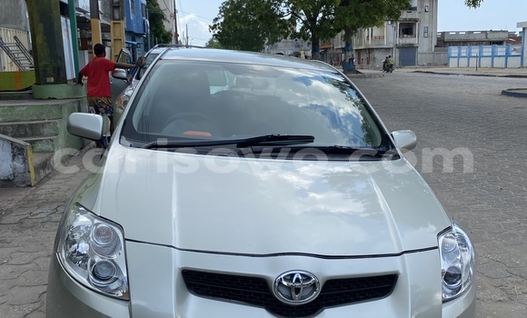 Sayi Na hannu Toyota Auris Azurfa Mota in Cotonou a Benin