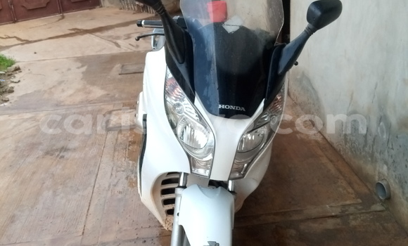 Sayi Na hannu Honda Silver Wing White Motsi in Abomey Calavi a Benin