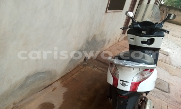 Acheter Occasion Moto Honda Silver Wing Blanc à Abomey Calavi, Benin Acheter Occasion Moto Honda Silver Wing Blanc à Abomey Calavi, Benin