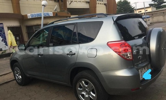 Sayi Na hannu Toyota RAV4 Azurfa Mota in Abomey Calavi a Benin Sayi Na hannu Toyota RAV4 Azurfa Mota in Abomey Calavi a Benin