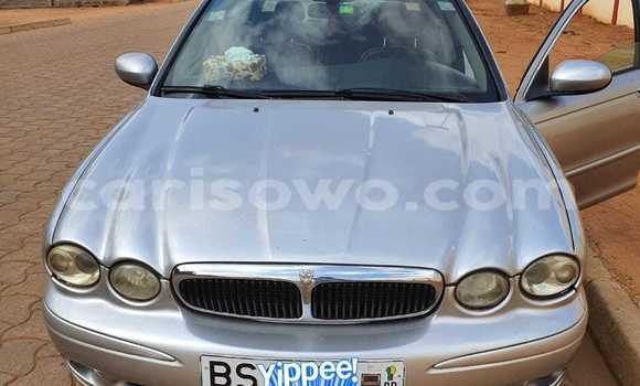 Ra Àlòkù Jaguar X–Type Silver Ọkọ̀ in Abomey Calavi ni Benin