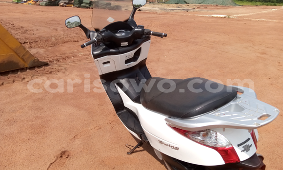 Acheter Occasion Moto Honda Silver Wing Blanc à Abomey Calavi, Benin Acheter Occasion Moto Honda Silver Wing Blanc à Abomey Calavi, Benin