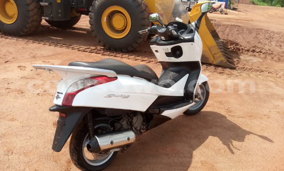Acheter Occasion Moto Honda Silver Wing Blanc à Abomey Calavi, Benin Acheter Occasion Moto Honda Silver Wing Blanc à Abomey Calavi, Benin