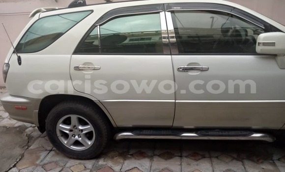 Sayi Na hannu Lexus RX 300 White Mota in Cotonou a Benin Sayi Na hannu Lexus RX 300 White Mota in Cotonou a Benin