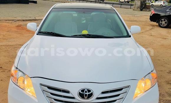 Ra Àlòkù Toyota Camry funfun Ọkọ̀ in Cotonou ni Benin Ra Àlòkù Toyota Camry funfun Ọkọ̀ in Cotonou ni Benin