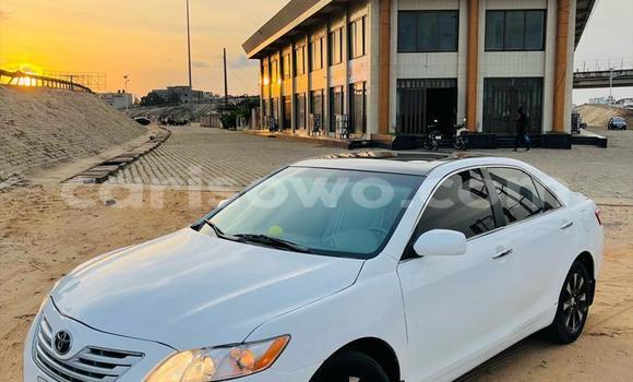 Ra Àlòkù Toyota Camry funfun Ọkọ̀ in Cotonou ni Benin Ra Àlòkù Toyota Camry funfun Ọkọ̀ in Cotonou ni Benin