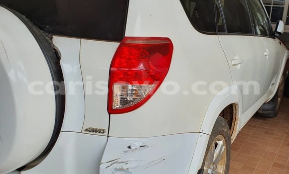 Acheter Occasion Voiture Toyota RAV4 Blanc à Abomey Calavi, Benin Acheter Occasion Voiture Toyota RAV4 Blanc à Abomey Calavi, Benin