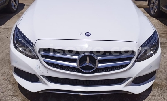 Sayi Na hannu Mercedes-Benz C-Classe White Mota in Cotonou a Benin Sayi Na hannu Mercedes-Benz C-Classe White Mota in Cotonou a Benin