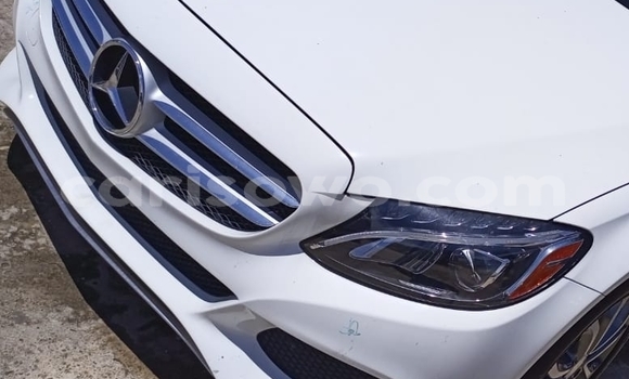 Sayi Na hannu Mercedes-Benz C-Classe White Mota in Cotonou a Benin Sayi Na hannu Mercedes-Benz C-Classe White Mota in Cotonou a Benin