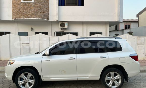 Sayi Na hannu Toyota Highlander White Mota in Cotonou a Benin