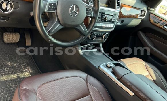 Acheter Occasion Voiture Mercedes-Benz ML–Class Blanc à Cotonou, Benin Acheter Occasion Voiture Mercedes-Benz ML–Class Blanc à Cotonou, Benin