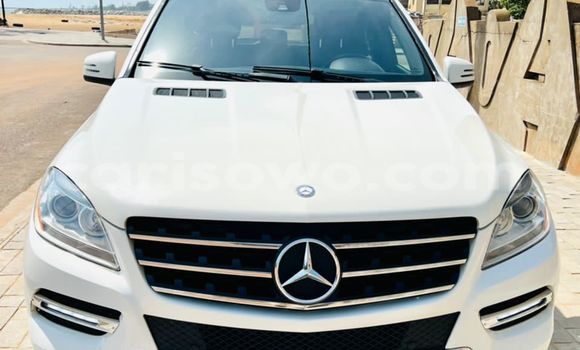 Acheter Occasion Voiture Mercedes-Benz ML–Class Blanc à Cotonou, Benin Acheter Occasion Voiture Mercedes-Benz ML–Class Blanc à Cotonou, Benin