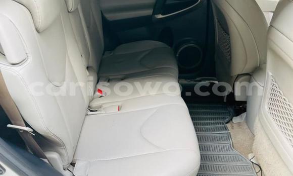 Ra Àlòkù Toyota RAV4 funfun Ọkọ̀ in Cotonou ni Benin Ra Àlòkù Toyota RAV4 funfun Ọkọ̀ in Cotonou ni Benin