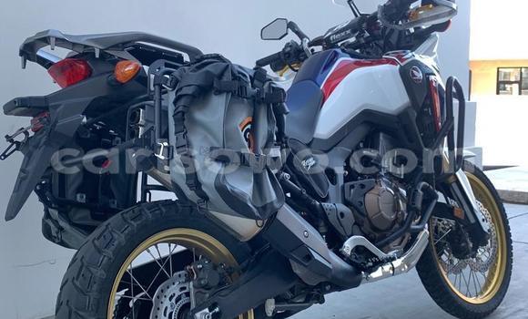 Acheter Import Moto Honda ATC Blanc à Porto Novo, Benin Acheter Import Moto Honda ATC Blanc à Porto Novo, Benin