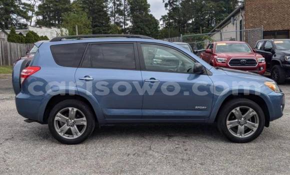 Acheter Import Voiture Toyota RAV4 Bleu à Porto Novo, Benin Acheter Import Voiture Toyota RAV4 Bleu à Porto Novo, Benin