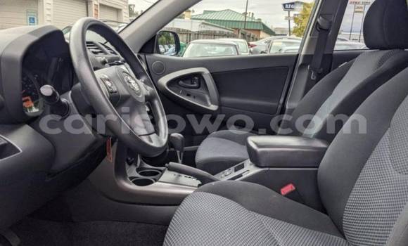 Acheter Import Voiture Toyota RAV4 Bleu à Porto Novo, Benin Acheter Import Voiture Toyota RAV4 Bleu à Porto Novo, Benin