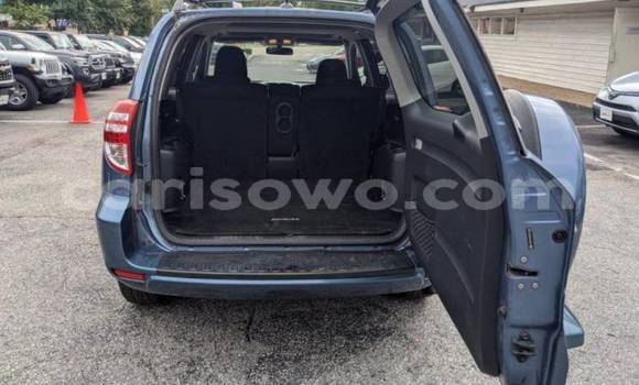 Acheter Import Voiture Toyota RAV4 Bleu à Porto Novo, Benin Acheter Import Voiture Toyota RAV4 Bleu à Porto Novo, Benin