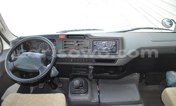 Acheter Import Utilitaire Toyota Coaster Blanc à Abomey Calavi, Benin Acheter Import Utilitaire Toyota Coaster Blanc à Abomey Calavi, Benin