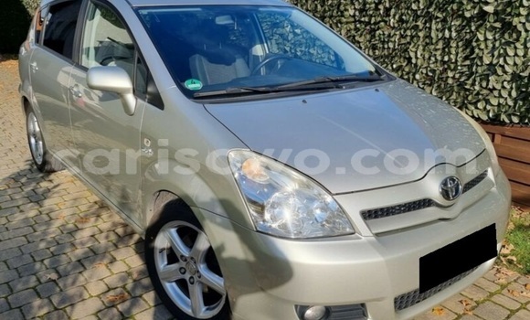 Acheter Import Voiture Toyota Corolla Verso Gris à Cotonou, Benin Acheter Import Voiture Toyota Corolla Verso Gris à Cotonou, Benin