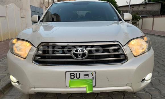 Ra Àlòkù Toyota Highlander funfun Ọkọ̀ in Cotonou ni Benin Ra Àlòkù Toyota Highlander funfun Ọkọ̀ in Cotonou ni Benin