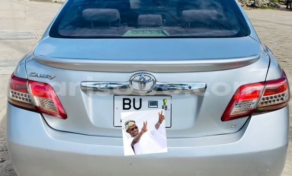 Sayi Na hannu Toyota Camry Azurfa Mota in Cotonou a Benin