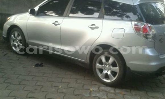 Sayi Na hannu Toyota Matrix Azurfa Mota in Savalou a Benin Sayi Na hannu Toyota Matrix Azurfa Mota in Savalou a Benin