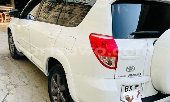 Ra Àlòkù Toyota RAV4 funfun Ọkọ̀ in Cotonou ni Benin Ra Àlòkù Toyota RAV4 funfun Ọkọ̀ in Cotonou ni Benin