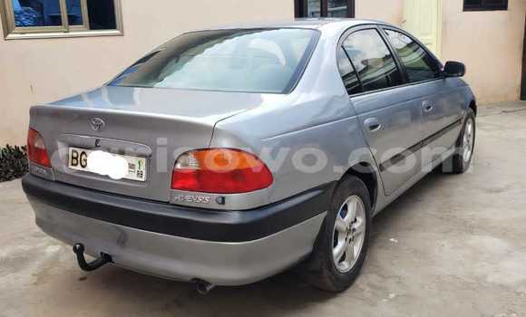 Sayi Na hannu Toyota Avensis Azurfa Mota in Cotonou a Benin